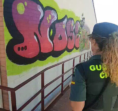 La Guardia Civil investiga a tres grafiteros en Azuqueca de Henares 1 La Guardia Civil investiga a tres grafiteros en Azuqueca de Henares