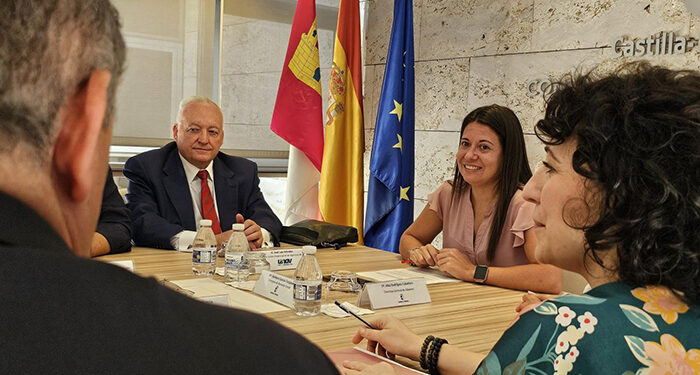 La Junta comenzará en otoño las pruebas de su nuevo modelo del Programa de Turismo Social para mayores