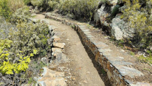 La Junta mejora la seguridad y evita el impacto visual en el sendero de la chorrera de Despeñalagua