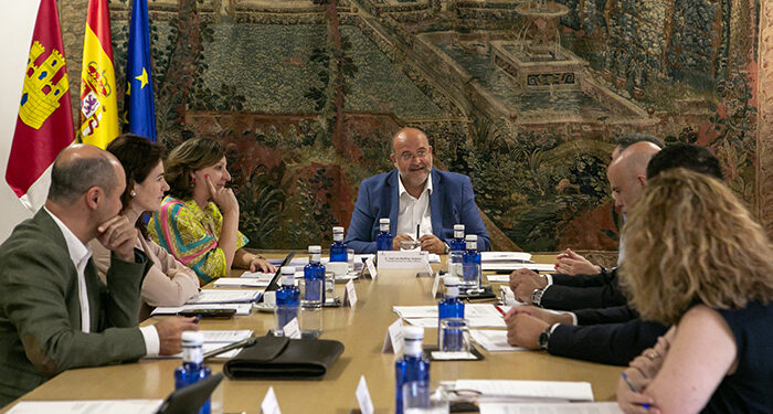 La Junta moviliza casi once millones de euros en ayudas a autónomos, a la contratación indefinida y al comercio minorista en siete días 1 La Junta moviliza casi once millones de euros en ayudas a autónomos, a la contratación indefinida y al comercio minorista en siete días