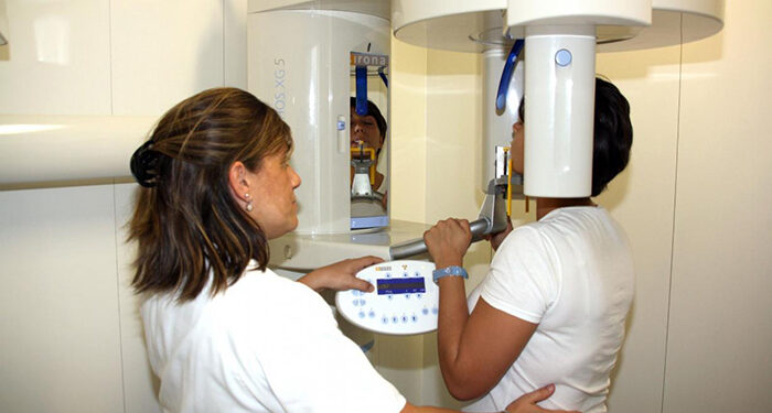 La Junta renovará a lo largo de este año los doce ortopantomógrafos instalados en centros sanitarios del SESCAM 1 La Junta renovará a lo largo de este año los doce ortopantomógrafos instalados en centros sanitarios del SESCAM