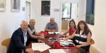 La Junta y Cruz Roja Cuenca evalúan el convenio que mantienen para la atención de urgencias y emergencias