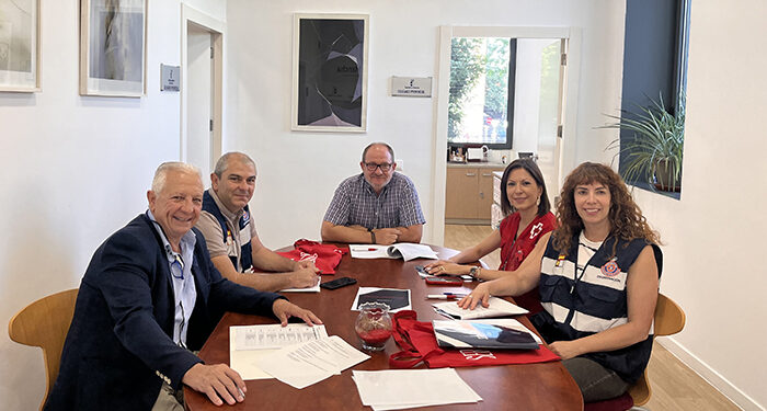 La Junta y Cruz Roja Cuenca evalúan el convenio que mantienen para la atención de urgencias y emergencias