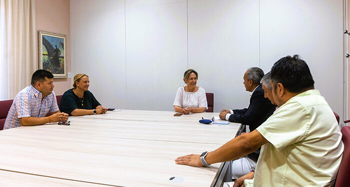 La alcaldesa se reúne con la Asociación de Peruanos residentes en Guadalajara, ASPERGU