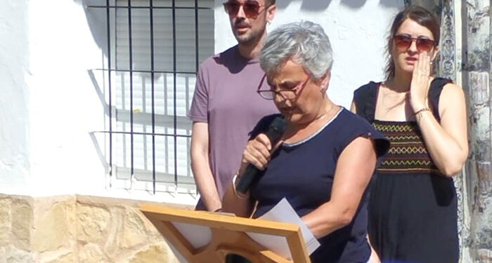 La subdelegada del Gobierno de España asiste a la colocación del primer ‘Stolpersteine’ en Cuenca