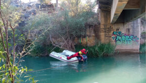 Los bomberos y la Guardia Civil buscan en el río Júcar a un joven de 17 años que se ha lanzado desde un puente en Mariana