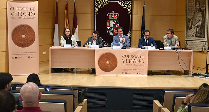 Los nuevos modelos de familia, vientres de alquiler, la transexualidad o la custodia compartida, a examen en el Campus de Cuenca