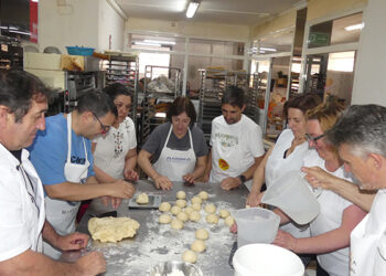 Los panaderos de ACESANC evolucionan en la realización de pan con el maestro Florindo Fierro