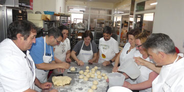 Los panaderos de ACESANC evolucionan en la realización de pan con el maestro Florindo Fierro