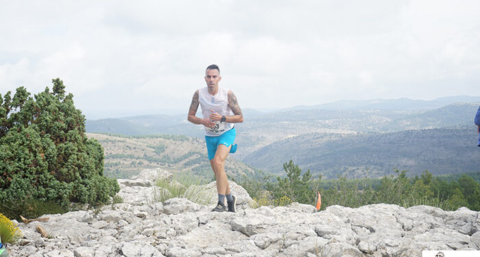 María Jesús Algarra y David Cano, intratables en el VII Trail Salvacañete “Alto Arambio”