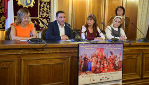 Martínez Chana destaca la inversión de 420.000 euros en las murallas de Cañete durante la presentación de la Alvarada