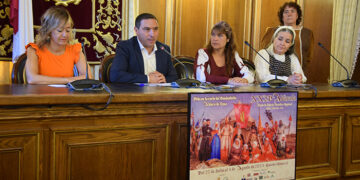 Martínez Chana destaca la inversión de 420.000 euros en las murallas de Cañete durante la presentación de la Alvarada