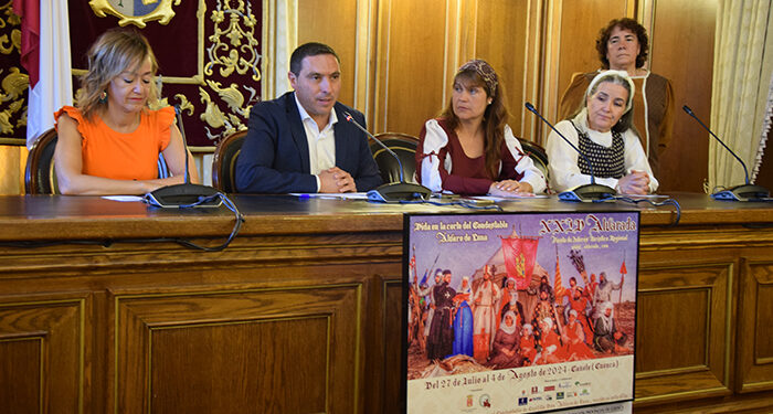 Martínez Chana destaca la inversión de 420.000 euros en las murallas de Cañete durante la presentación de la Alvarada