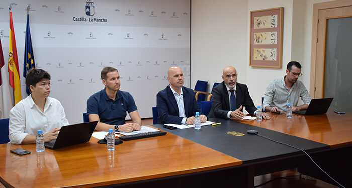 Más de 150 empresas de la región se interesan por la convocatoria de ayudas a la innovación del Plan Adelante, dotadas con 4,5 millones de euros 1 Más de 150 empresas de la región se interesan por la convocatoria de ayudas a la innovación del Plan Adelante, dotadas con 4,5 millones de euros