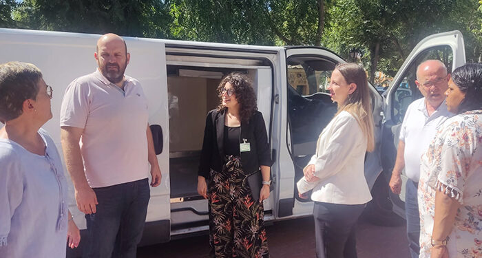 Mercadona dona una furgoneta a la residencia Juan Pablo II para facilitar su labor de reparto de alimentos 1 Mercadona dona una furgoneta a la residencia Juan Pablo II para facilitar su labor de reparto de alimentos