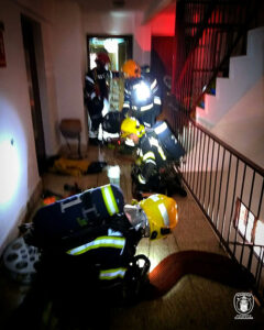 Rápida intervención de los bomberos de Guadalajara para sofocar un incendio en la planta novena de un edificio