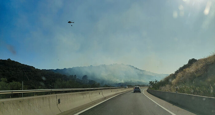 Controlado el fuego a la entrada de Guadalajara por la N-320 1 Un total de 17 medios y 74 personas luchan contra el fuego a la entrada de Guadalajara por la N-320