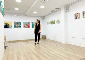 ‘Juego’, de la artista Paula Cuesta residente en Molina de Aragón, segunda de las muestras que se exponen en la Oficina de Turismo de Castilla-La Mancha en Madrid