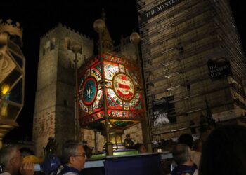 Multitudinaria Procesión de los Faroles en honor a la Virgen de la Mayor de Sigüenza Multitudinaria Procesión de los Faroles en honor a la Virgen de la Mayor de Sigüenza