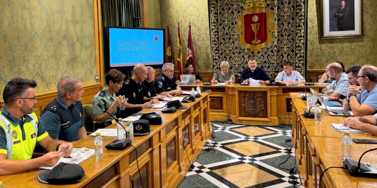Cuenca. Fernández valora la coordinación de las Fuerzas y Cuerpos de Seguridad en la Feria y Fiestas de San Julián de Cuenca 1 2024 08 14 JLS SAN JULIAN