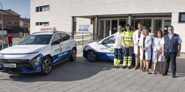 El Gobierno de Castilla-La Mancha renueva los vehículos de los puntos de atención urgente de Atención Primaria de Guadalajara 1 20240801 Entrega coches Manantiales 2