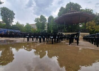 Vídeos. El pregón de la Feria y Fiestas de San Julián se traslada al Teatro Auditorio y se detienen los partidos de squash en la pista central