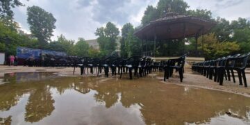 Vídeos. El pregón de la Feria y Fiestas de San Julián se traslada al Teatro Auditorio y se detienen los partidos de squash en la pista central