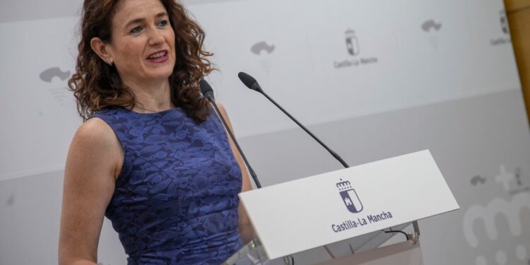 El paro se mantiene en el nivel más bajo desde hace 16 años y el empleo supera por primera vez las 795.000 personas en Castilla-La Mancha 1 El paro se mantiene en el nivel más bajo desde hace 16 años y el empleo supera por primera vez las 795.000 personas en Castilla-La Mancha