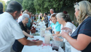 Cambio de ubicación de la verbena del Cerro del Pimiento al hall del Teatro Buero Vallejo debido a la previsión de lluvia