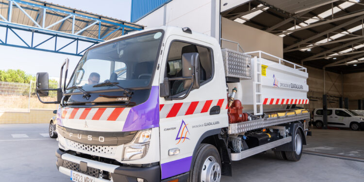 La Diputación de Guadalajara invierte 235.000 € en mejorar el equipamiento de las brigadas que atienden a los pueblos 1 Camion desatascos