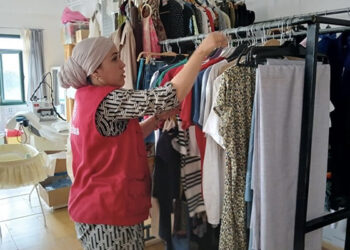 Cáritas Diocesana de Cuenca recicla ropa, recicla corazones