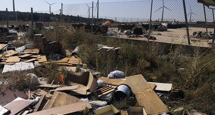 Ecologistas en Acción denuncia el abandono total del punto limpio de Campillo de Altobuey