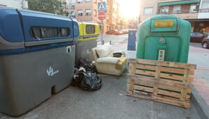 El Ayuntamiento de Azuqueca pide a la ciudadanía un uso correcto de los contenedores de residuos