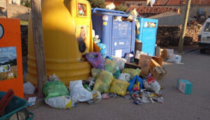 El Grupo Popular pide a Vega “mayor atención” para solucionar el “bochornoso problema” en la recogida de basura durante el verano