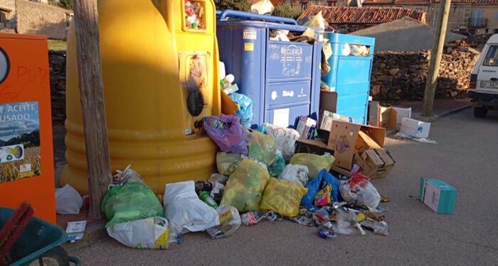 El Grupo Popular pide a Vega “mayor atención” para solucionar el “bochornoso problema” en la recogida de basura durante el verano 1 El Grupo Popular pide a Vega “mayor atención” para solucionar el “bochornoso problema” en la recogida de basura durante el verano