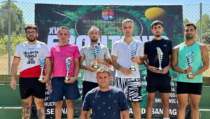 Enrique Plaza y Jacinto Bustamante se imponen en el frontón de Mira