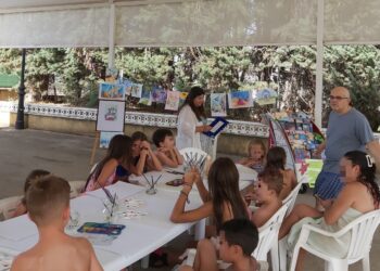 Este año la bibliopiscina de Alovera suma encuentros con autores. Este año la bibliopiscina de Alovera suma encuentros con autores.