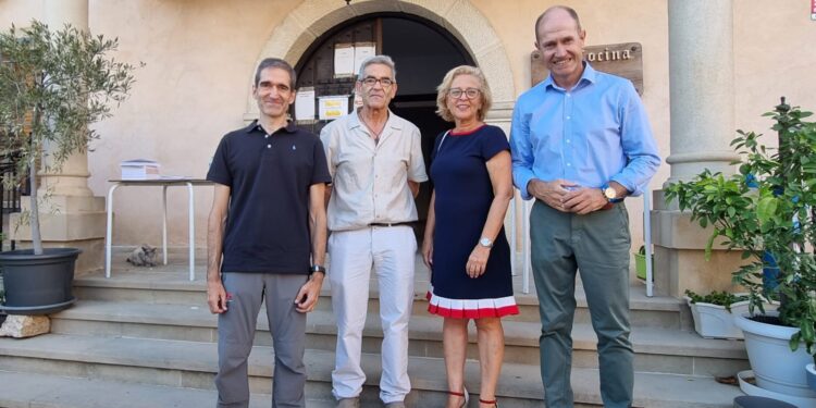 Foto 1 presentacion revista Peralveche