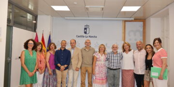 El Hospital Virgen de la Luz de Cuenca se jubila a lo grande reconociendo el trabajo realizado por todos los profesionales en los últimos 60 años