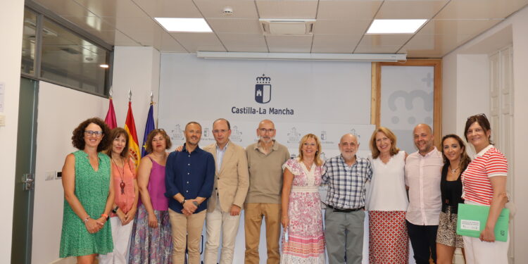 El Hospital Virgen de la Luz de Cuenca se jubila a lo grande reconociendo el trabajo realizado por todos los profesionales en los últimos 60 años 1 Foto2. ComiteOrganizador60AniversarioHVLUZ