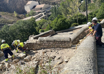 Iniciadas las obras de emergencia para restituir el muro dañado de uno de los Miradores de San Martín 9 Iniciadas las obras de emergencia para restituir el muro dañado de uno de los Miradores de San Martín
