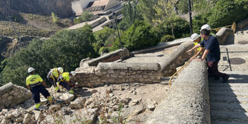 Iniciadas las obras de emergencia para restituir el muro dañado de uno de los Miradores de San Martín