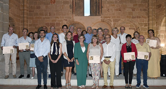 La Asociación de Amigos de la Iglesia de Santiago entrega los certificados de los sillares apadrinados