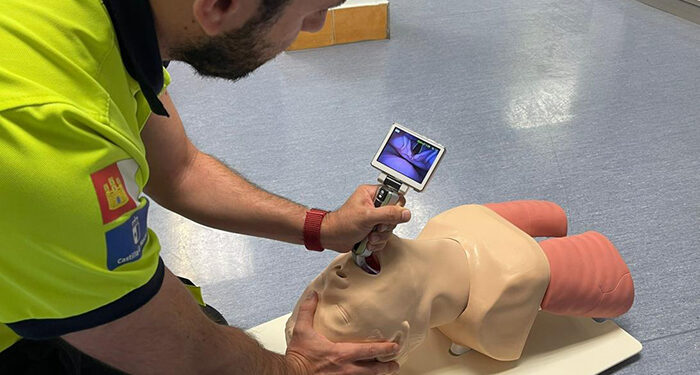 La Gerencia de Urgencias, Emergencias y Transporte del SESCAM incorpora videolaringoscopios en sus Unidades de Soporte Vital Avanzado 1 La Gerencia de Urgencias, Emergencias y Transporte del SESCAM incorpora videolaringoscopios en sus Unidades de Soporte Vital Avanzado