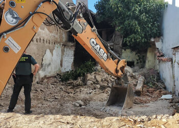 La Guardia Civil destruye material explosivo hallado en una vivienda abandonada de Sisante