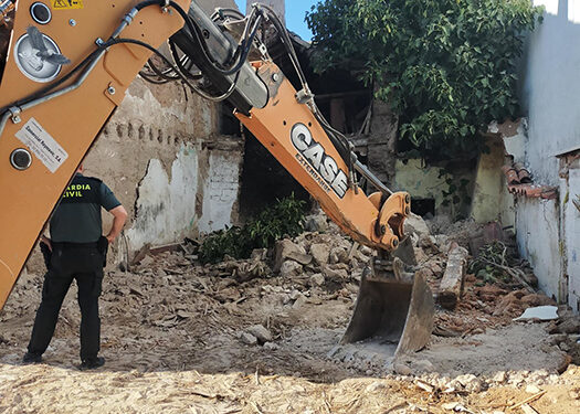 La Guardia Civil destruye material explosivo hallado en una vivienda abandonada de Sisante 1 La Guardia Civil destruye material explosivo hallado en una vivienda abandonada de Sisante