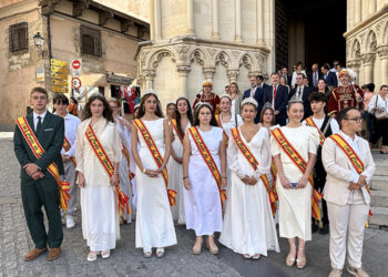 La misa en honor a San Julián en la Catedral, acto central del día con la participación de la Corporación municipal y la Representación Juvenil