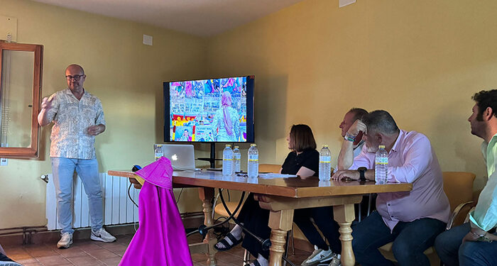 Las Majadas se situa en el epicentro de la cultura taurina de la Sierra de Cuenca en la presentacion del cartel de sus fiestas patronales