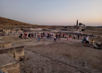 Las visitas nocturnas a Segóbriga concluyen con una asistencia de 160 personas y la admiración de los asistentes