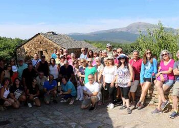 Los tamajoneros visitan Umbralejo en la semana cultural que precede a las fiestas de la Virgen de los Enebrales